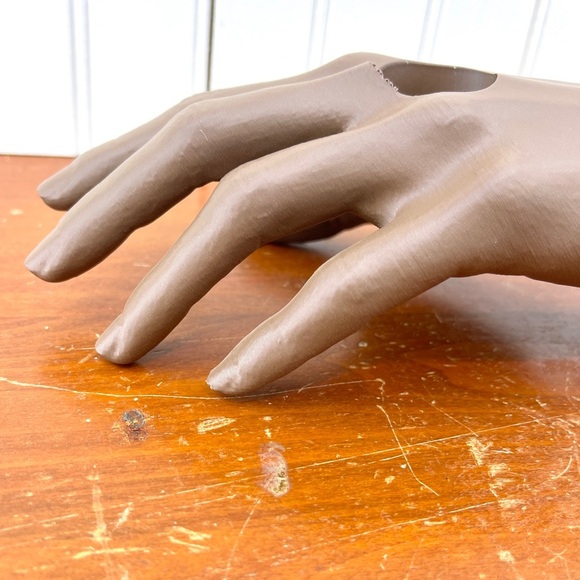 VinoGrace, Hand Sculpture Wine Bottle Holder,Cantilever Bottle Holder - Picture 9 of 10